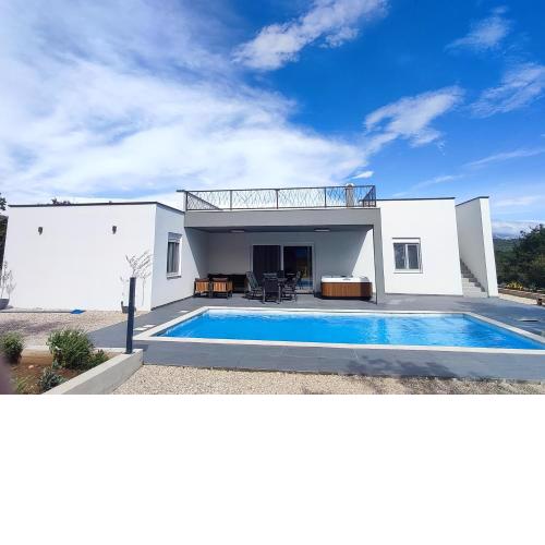 Villa Tempest with Private Pool and Jacuzzi