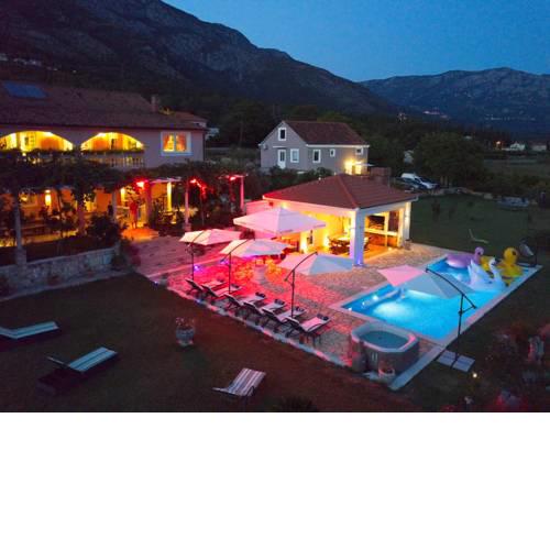 Villa Thousand Roses