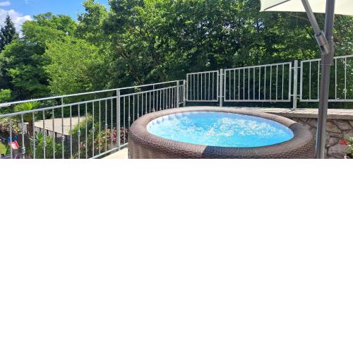 Villa Tia, with jacuzzi, barbecue & green oasis