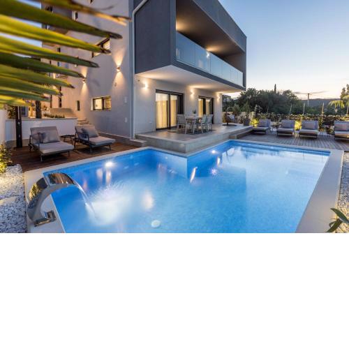 Villa ToDo with heated pool and jacuzzi