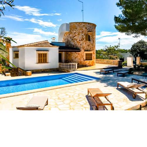 Villa Torre Mar with swimming pool and 100m to the beach