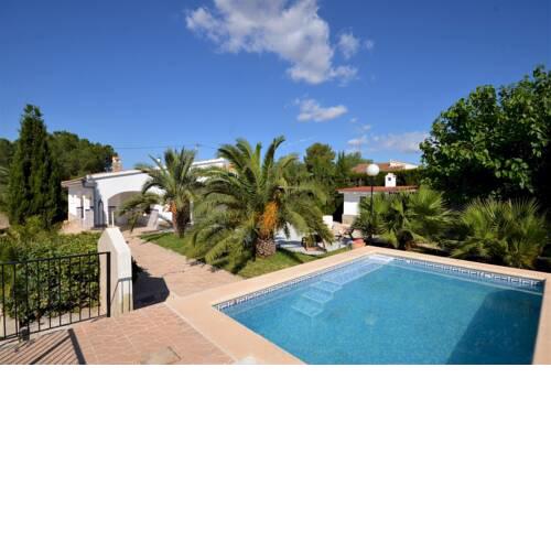 Villa Tramuntana ref 252, villa independiente, max de 6 pers, AA, WIFI, Smart TV, jardin privado, piscina, parking, 13 km playa