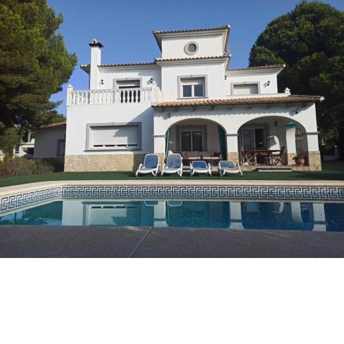 VILLA TRES PINOS