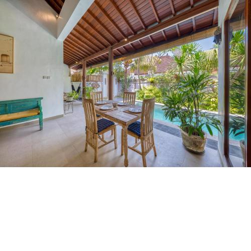 Villa Triangle, Tranquil 2BR, Pool, Near Cafè, Rest and Beach