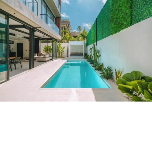Villa Vantage 2 - Industrial & Cozy 3 BR with Pool in Great Location