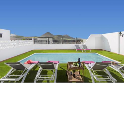 Villa Vegueta by Villa Plus