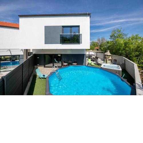VILLA VERONIQ z bazenom & jacuzzi