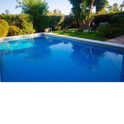 VILLA VICTORIA- Private swimming pool next to the beach