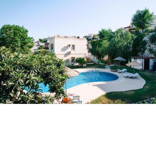 Villa w Pool and Balcony 5 min to Beach in Milas
