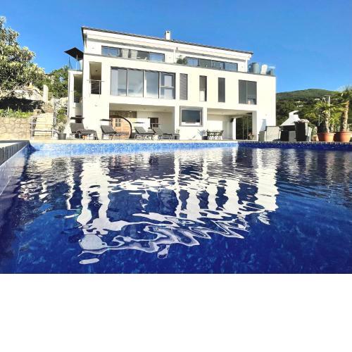 Villa White Pearl Diamond Opatija mit Meerblick & Pool