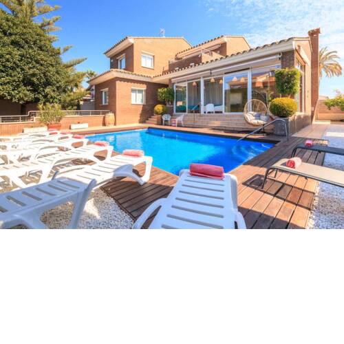 VILLA WINE EXPERIENCE Cambrils - Wine, Art & Games