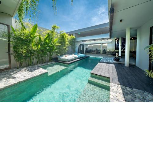 Villa Wiraja 1 - Modern 4 bdr villa in Berawa