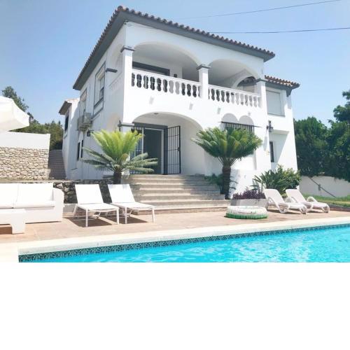 Villa with a big garden and heated pool