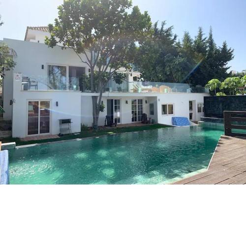 Villa with amazing views up from Puerto Banus