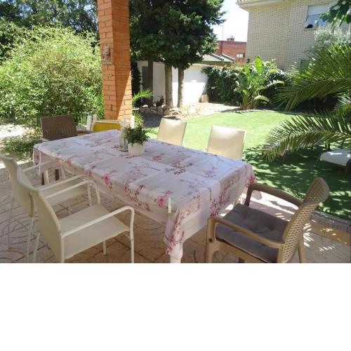 Villa with garden next to the beach