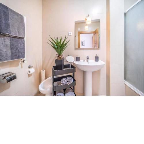 Villa with Hot Tub and Private Pool - PA9LT