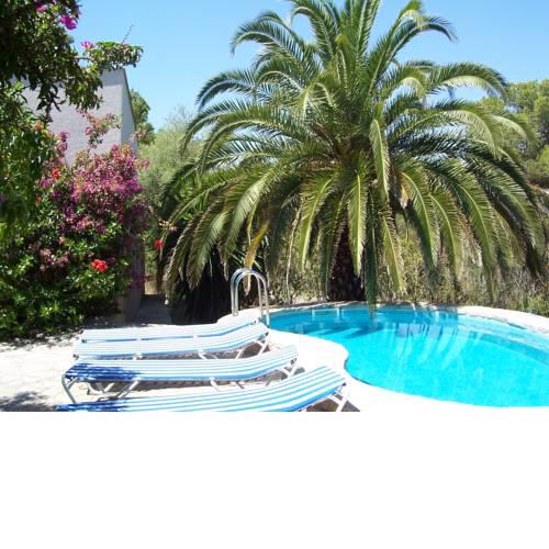 Villa with pool and air conditioning