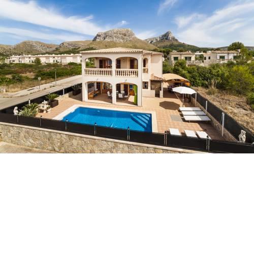 Villa with pool and sea views.