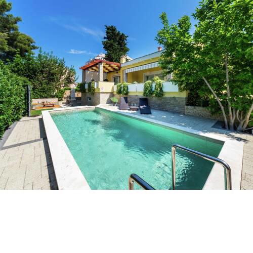 Villa with pool Luna