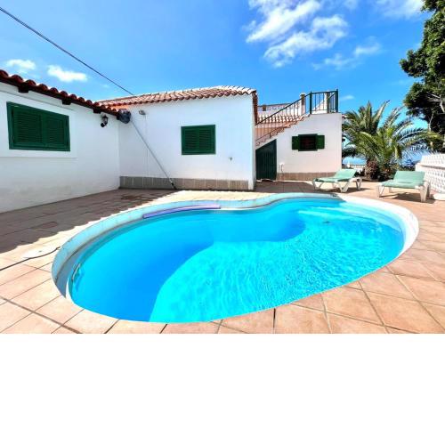 Villa with private pool and sea views in Guia de Isora