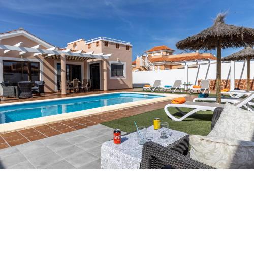 Villa with private pool, near beach and golf Caleta de Fuste- Villa Charlotte