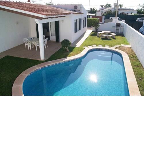 Villa with private pool, spacious garden & BBQ