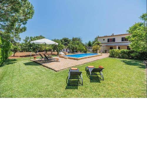 Villa with private pool walking distance to Town
