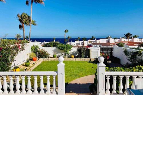 Villa with sea view and luxury heated pool