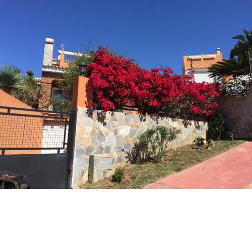 Villa with swimming pool & sea view