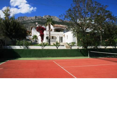 Villa with tennis court