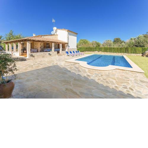 Villa Yesero by Villa Plus