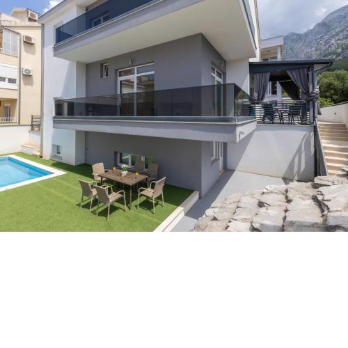 Villa Zara with pool