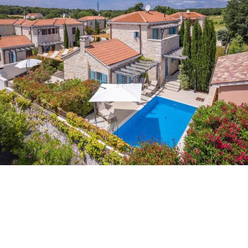 Villa Zorritta Magnificent stone villa with pool, outstanding garden