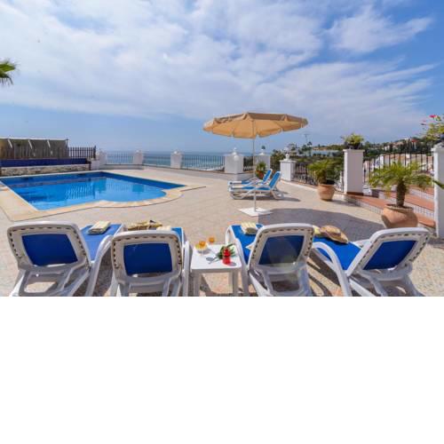Villas Nerjazul - El Peñoncillo Beach