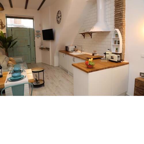 VINTAGE loft apartment Beach, private TERRACE Wifi