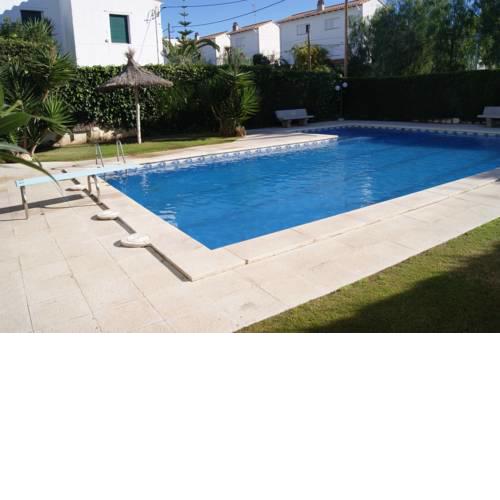 VINYET SUNSHINE 2 bed 2 bath steps from the beach