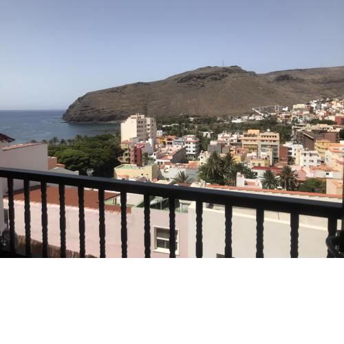 Vista al mar y montaña