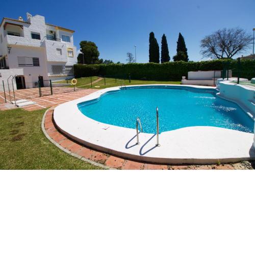 Vista Hermosa pool and garden by Lightbooking