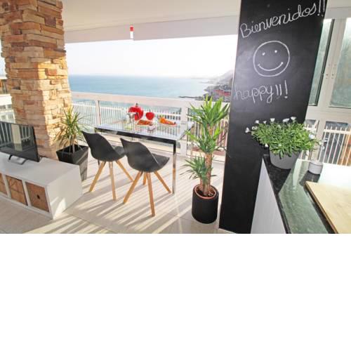 Vistas al mar. Gran salon. Playa a 1 minuto. WiFi