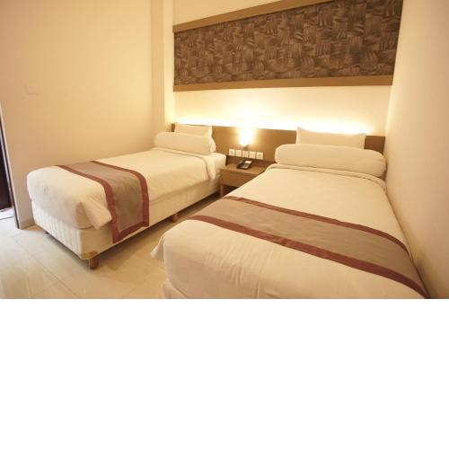 Viva Hotel Kediri by Front One