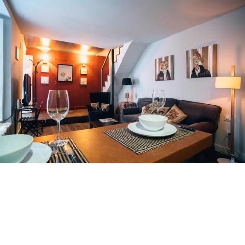 ViVA Romantic duplex near Giralda