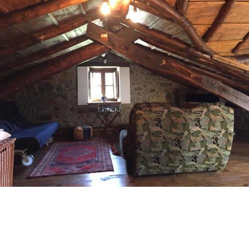 Vive Asturias en casa de aldea buhardilla típica
