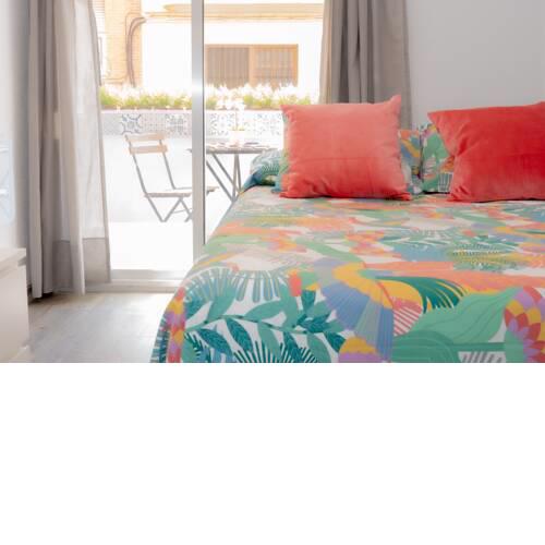 Vive Valencia con playa y metro cerca