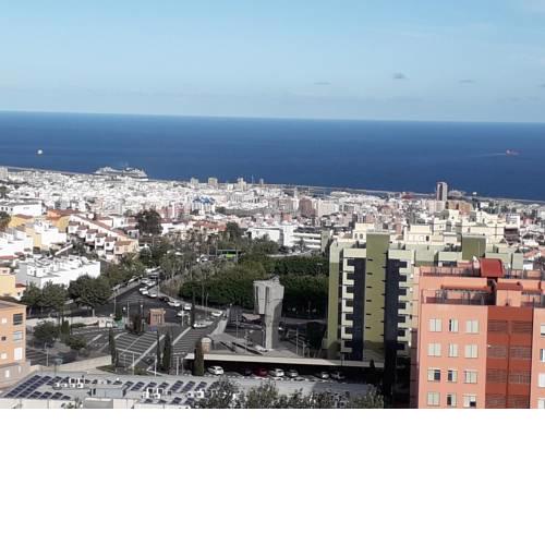 Vivienda con vistas al mar y ciudad