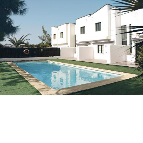 Vivienda luminosa con piscina climatizada