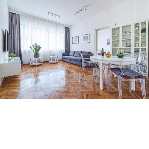 Vlaska 69 Spacious & Central one bedroom apartment 60 m2