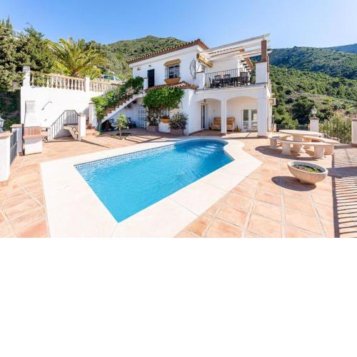 Voltacado 4 Bedroom Villa with Private Pool