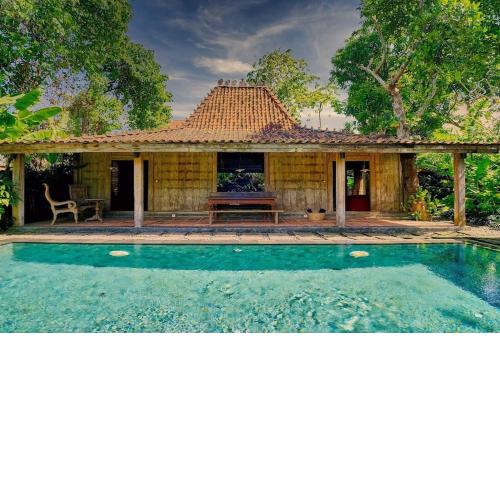 Wahyu Private Joglo Pool Seminyak Honeymoon Oasis