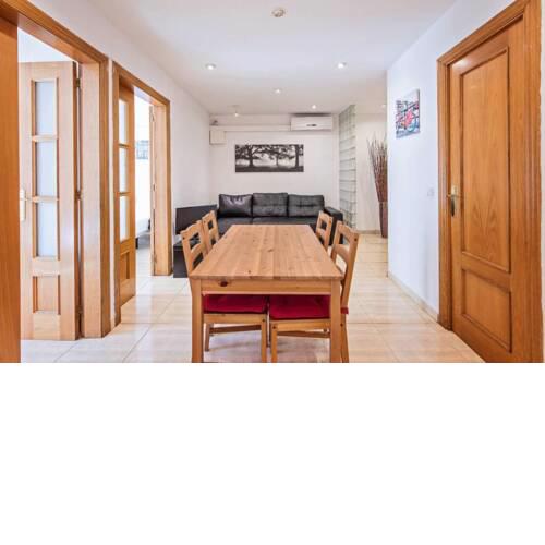 Walk to Las Ramblas from Sun-Filled&Cozy Apartment