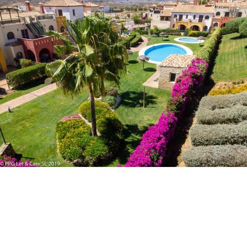 (WAR002) Town House with Garden and Pool Access